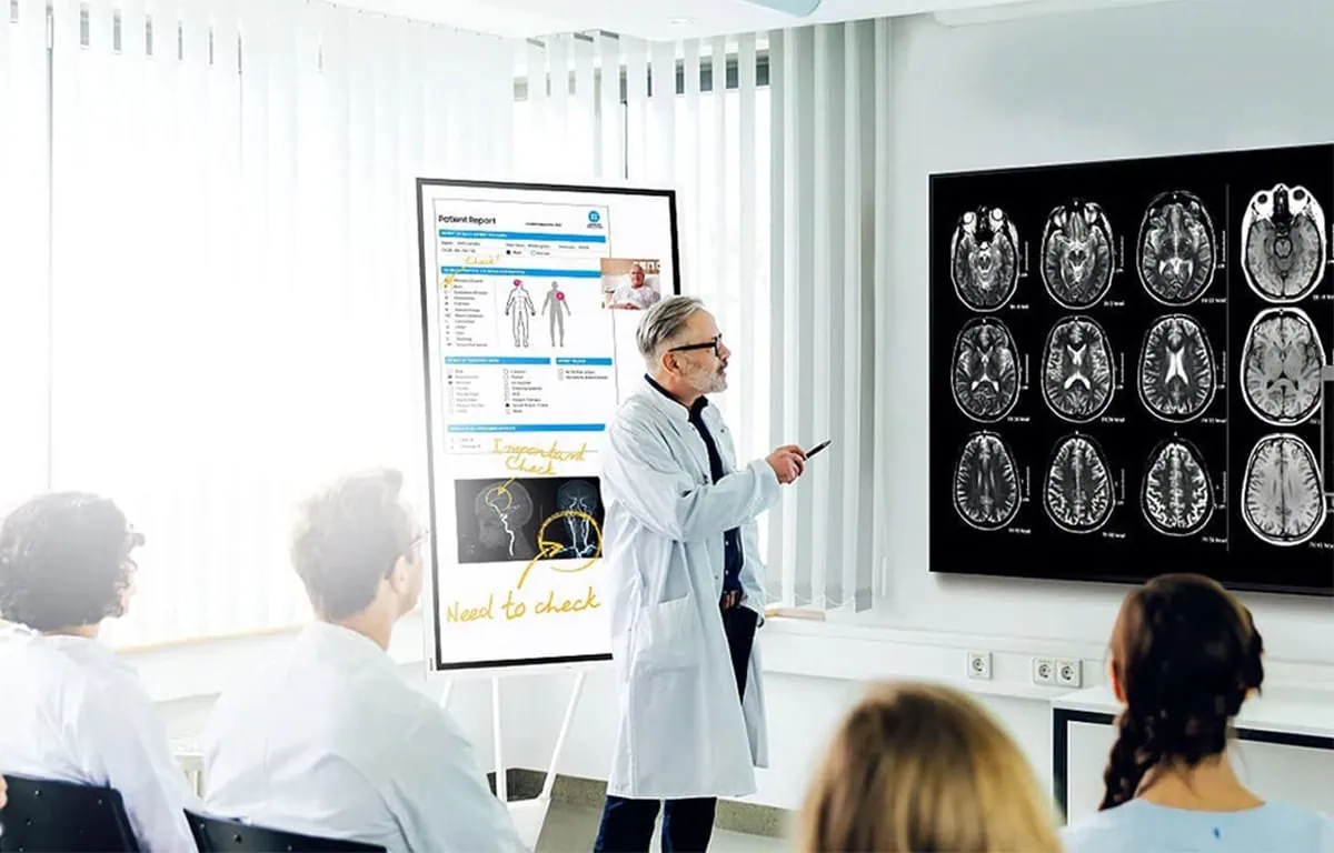 healthcare digital signage and displays